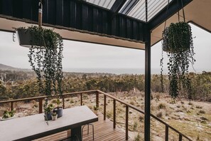 Outdoor dining - Black Wattle Coastal Retreat (Four Mile Creek)