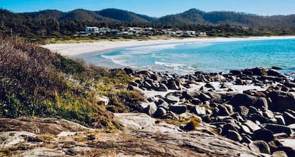 Black Wattle Coastal Retreat