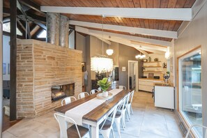 Dining - Retreat on 3 Acres w Kayaks / Hot Tub / Fire-pit (Mount Juliet)