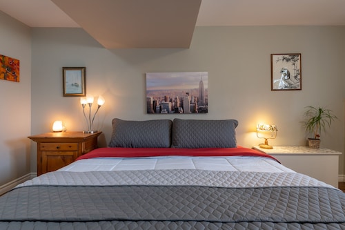 Private & cozy basement apartment surrounded by nature