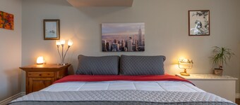 Private & cozy basement apartment surrounded by nature