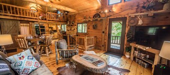 Cozy Log Cabin w/Hot Tub - King Bed - Private Acreage - Mississippi Getaway