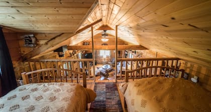 Cozy Log Cabin w/Hot Tub - King Bed - Private Acreage - Mississippi Getaway