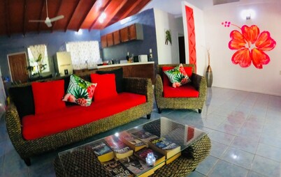 Cheerful Bungalow with pool!