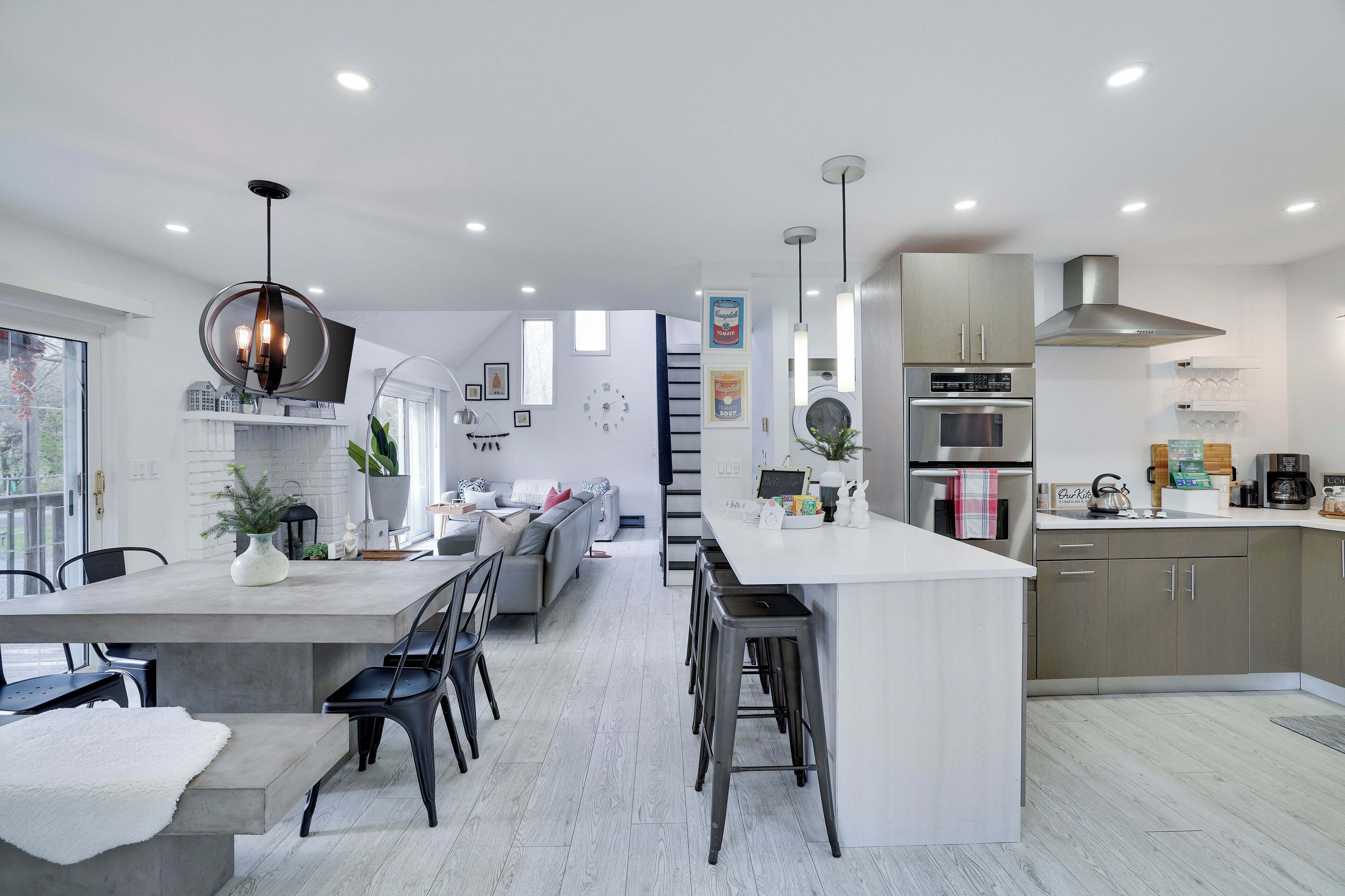 Kylskåp, mikrovågsugn, ugn och spishäll