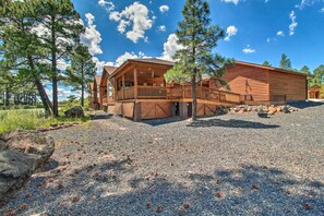Exterior - Cabin Getaway w/ Game Room Near Rainbow Lake! (Lakeside)