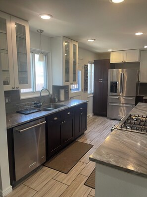 Fridge, microwave, oven, stovetop - Classic and convenient - 4 bedroom house in the heart of Aurora! (Aurora)