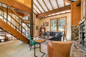 TV, fireplace - Alpine Escape by Tahoe Getaways - Palisades Ski Shuttle to Slopes (Alpine Meadows)