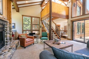 TV, fireplace - Alpine Escape by Tahoe Getaways - Palisades Ski Shuttle to Slopes (Alpine Meadows)