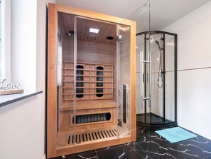 Sauna - Wonderful private villa for 10 guests with WIFI, private pool, TV, terrace and pets allowed (Krzemienna)