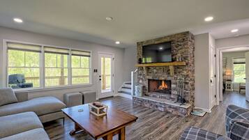 Smart TV, fireplace, table football, ping pong