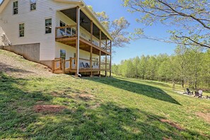 Exterior - 5 Star Cabin | Pet Friendly | Rushing Creek | Mountain Views | Foosball |Firepit (Cleveland)