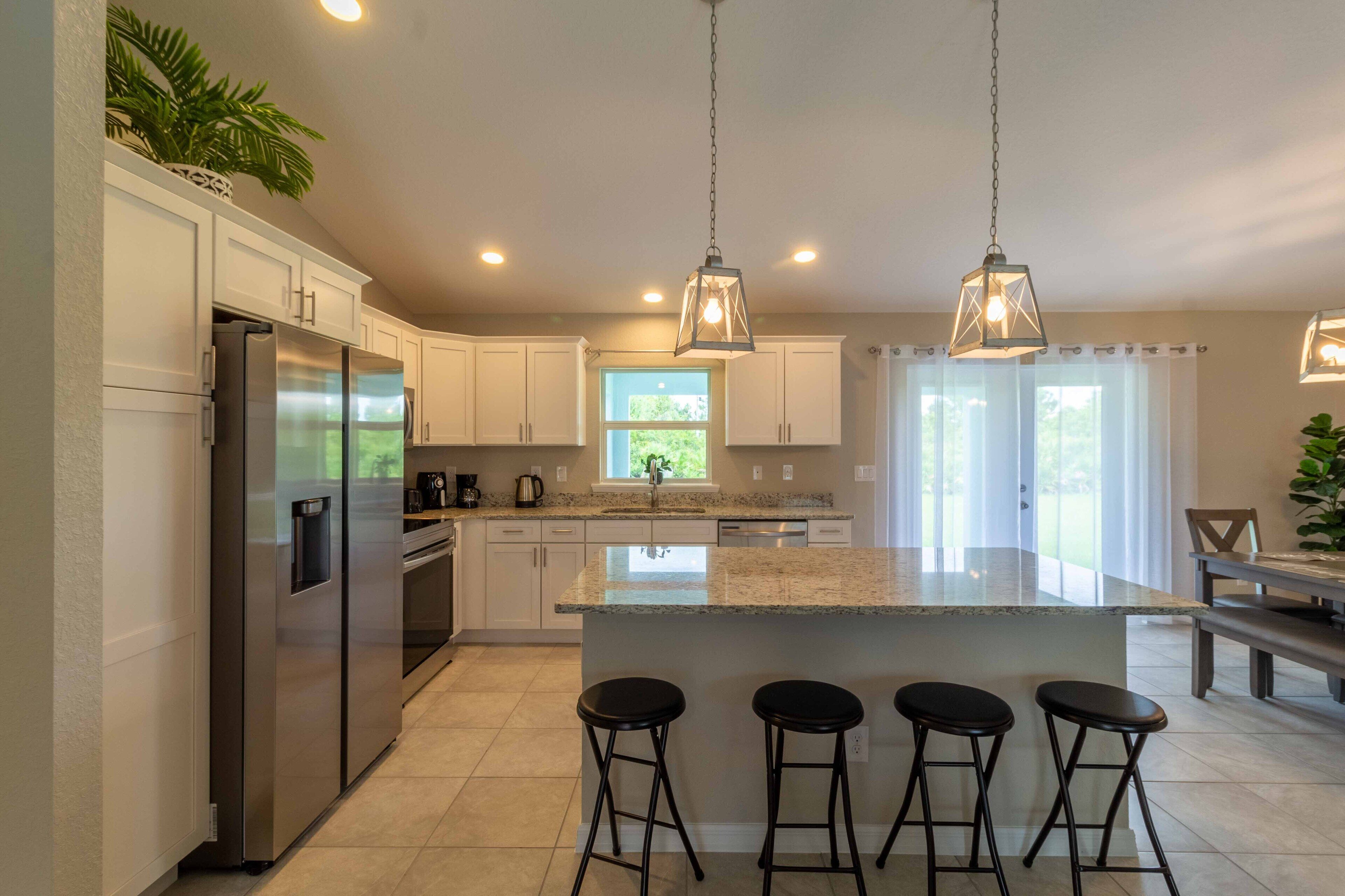 冰箱、微波炉、烤箱、炉灶