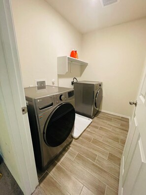 المنشأة من  الداخل