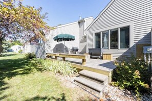 Outdoor dining - Crystal Lake Ridge, 30-day rental, community pool (Benzonia)