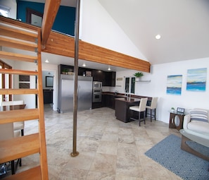 Interior - Lakefront- 30mins away to FIFA World Cup stadium (Redmond)
