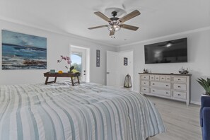 4 bedrooms, desk, iron/ironing board, free WiFi