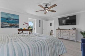 Desk, iron/ironing board, travel cot, free WiFi - Stunning Custom Home. Walk to the Beach. Heated POOL! Elevator! (Biloxi)