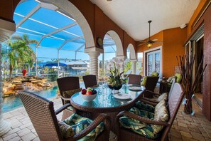 Outdoor dining - Intervillas Florida - Villa Victoria (Cape Coral)