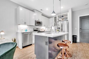 Private kitchen - Modern Luxury ☞ King Bed ☞ 1BR in Plaza Midwood (Charlotte)