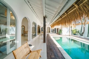 Outdoor pool - Villa Santorini (Canggu)