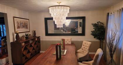 Spacious Farmhouse w/Hotub