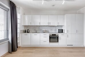 Réfrigérateur, micro-ondes, four, lave-vaisselle