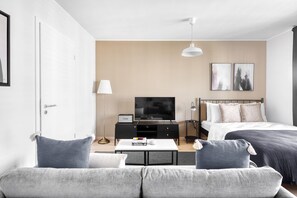 Tabla de planchar con plancha, wifi y ropa de cama 