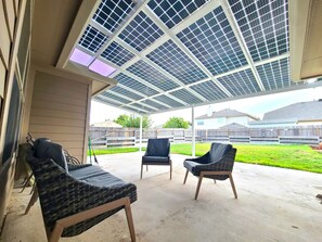 Terrace/patio - Clyde's Comfy Spot, Far West Home for 6 (San Antonio)