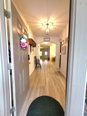 Interior - Clyde's Comfy Spot, Far West Home for 6 (San Antonio)