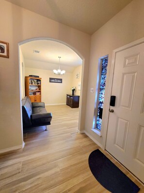 Interior - Clyde's Comfy Spot, Far West Home for 6 (San Antonio)