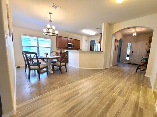 Clyde's Comfy Spot, Far West Home for 6