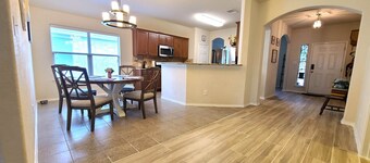 Clyde's Comfy Spot, Far West Home for 6