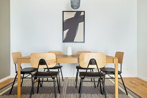 Dining - Lovely Leopoldstadt 2BR w/ Elevator & city view, nr Danube, by Blueground (Vienna)