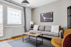 TV, stereo - Lovely Leopoldstadt 2BR w/ Elevator & city view, nr Danube, by Blueground (Vienna)