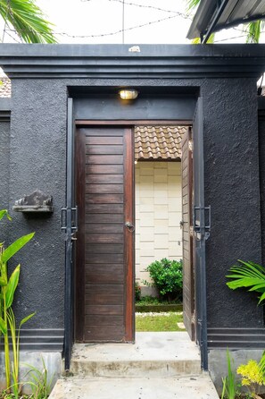 Exterior detail - Villa Alamanda, central and close to restaurants (Bali)