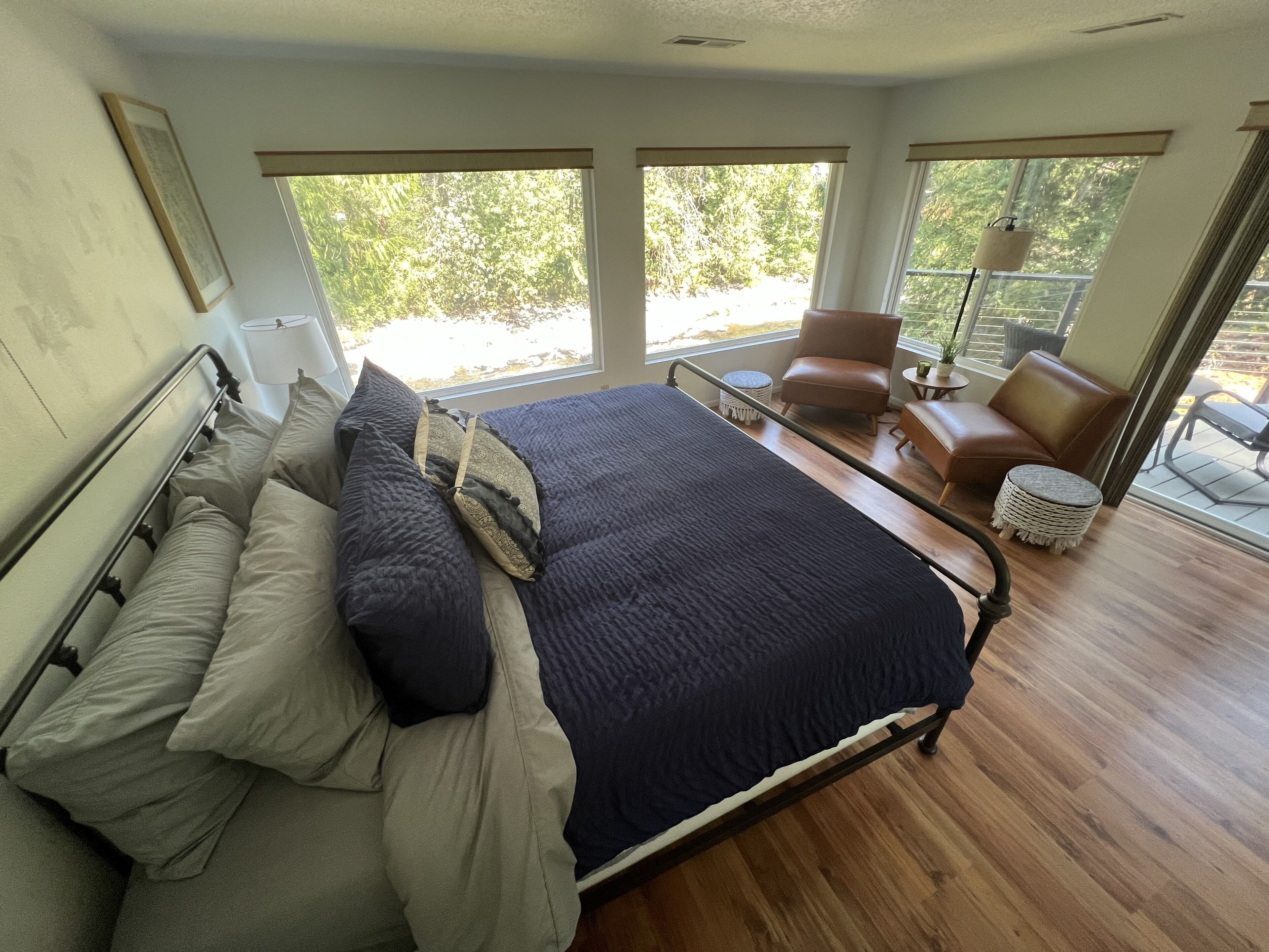 2 habitaciones, escritorio, tabla de planchar con plancha y wifi gratis 