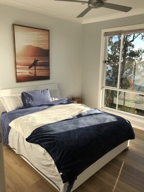 5 bedrooms, iron/ironing board, WiFi, bed sheets - Views from Stradbroke to Tweed Heads (Wongawallan)