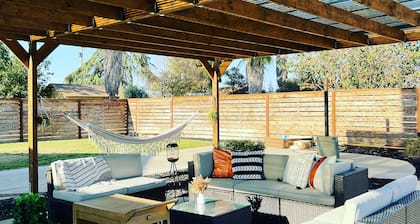 Ranch Style GuestHouse w Pool Access Close to NATâL PARKS