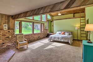3 bedrooms, travel cot, WiFi, bed sheets - Columbia Falls Home: 14 Mi to Glacier Nat’l Park! (Columbia Falls)