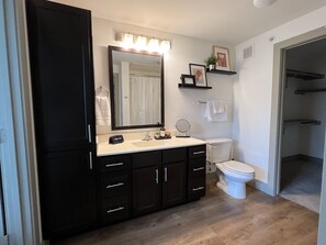 Combined shower/tub