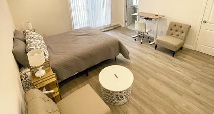 Classic Bright Garden Side Studio in San Francisco Home