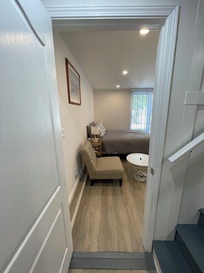 1 bedroom, desk, free WiFi, bed sheets - Classic Bright Garden Side Studio in San Francisco Home (San Francisco)