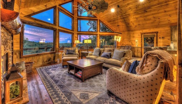 电视、壁炉、智能音箱