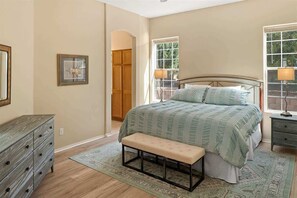 2 Schlafzimmer, Schreibtisch, Bügeleisen/Bügelbrett, kostenloses WLAN