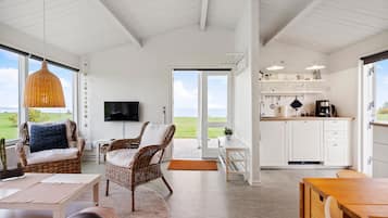 House | Private kitchen | Fridge, oven, stovetop, dishwasher