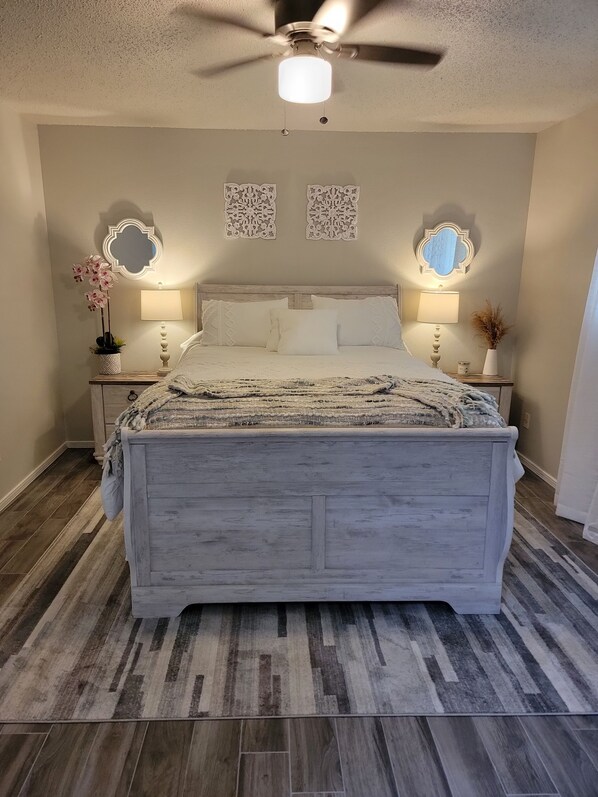 3 bedrooms, desk, iron/ironing board, travel cot