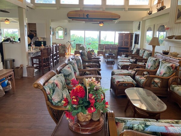 Interior - Huge 6 br/6 ba Beachfront, for big groups,A.C. accessible, in relaxed old Hawaii (Anahola)
