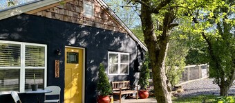Creekside Cottage w/ Hot Tub near Asheville, Pet-Friendly