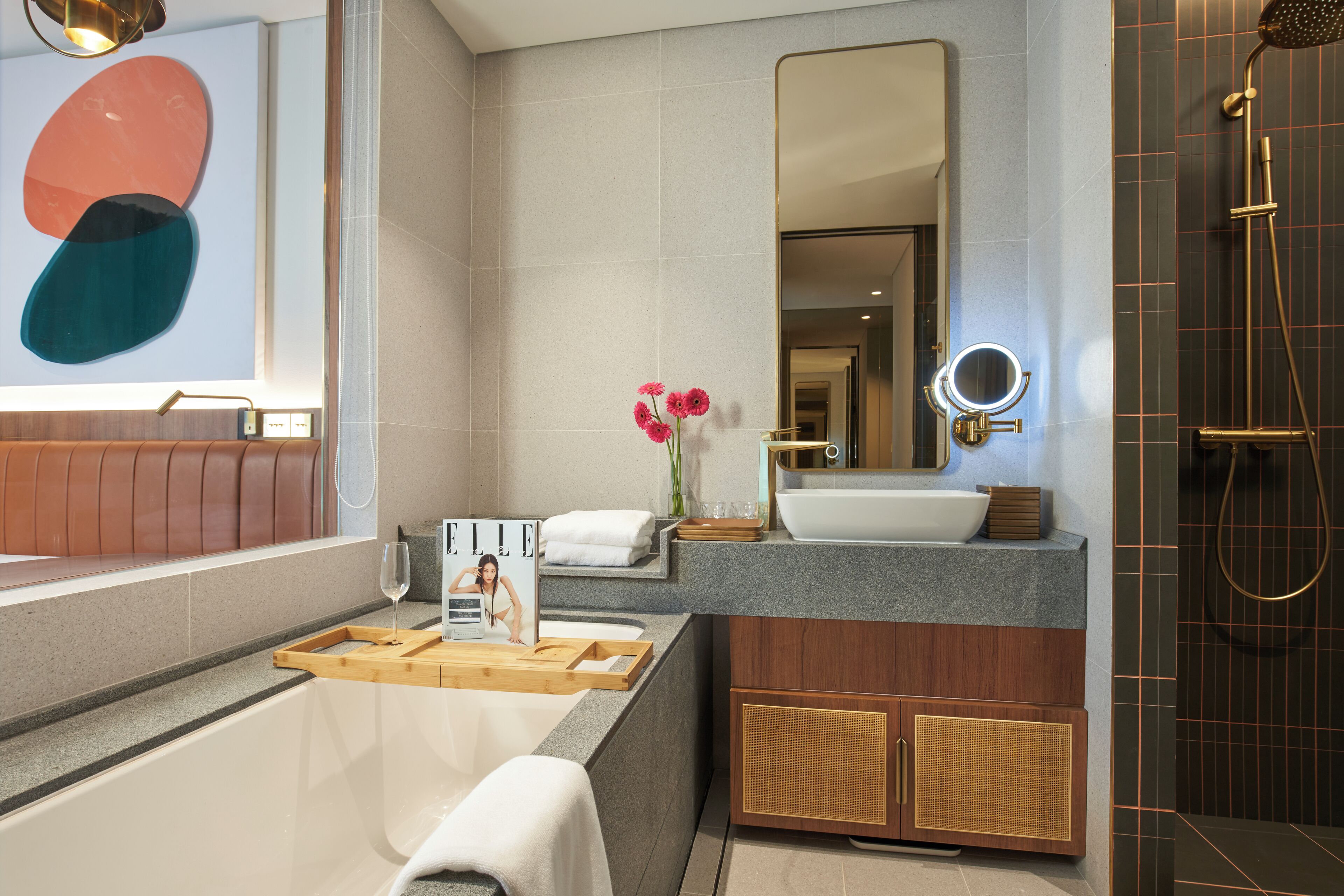 Junior Suite | 浴室 | 免费洗浴用品、吹风机、拖鞋、坐浴桶